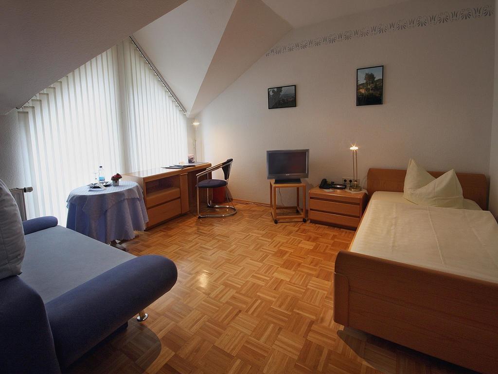 Hotel Garni Zur Bergstrasse Zwingenberg  Pokoj fotografie