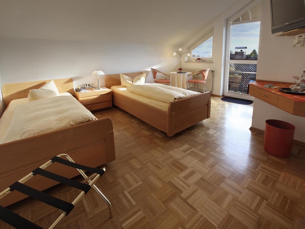 Hotel Garni Zur Bergstrasse Zwingenberg  Pokoj fotografie