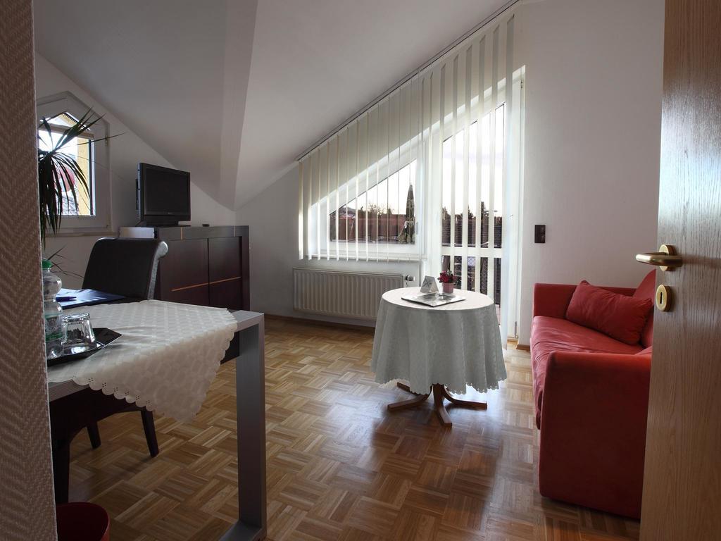 Hotel Garni Zur Bergstrasse Zwingenberg  Pokoj fotografie